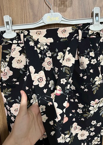 Çiçek Desenli Kemerli Kadın Pantolon - Görsel 5