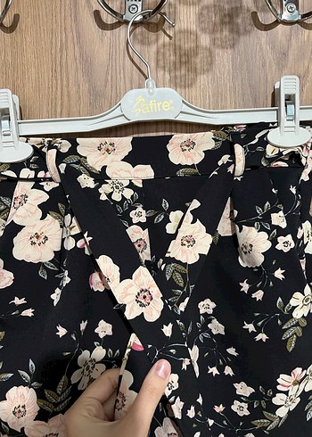 Çiçek Desenli Kemerli Kadın Pantolon - Görsel 4