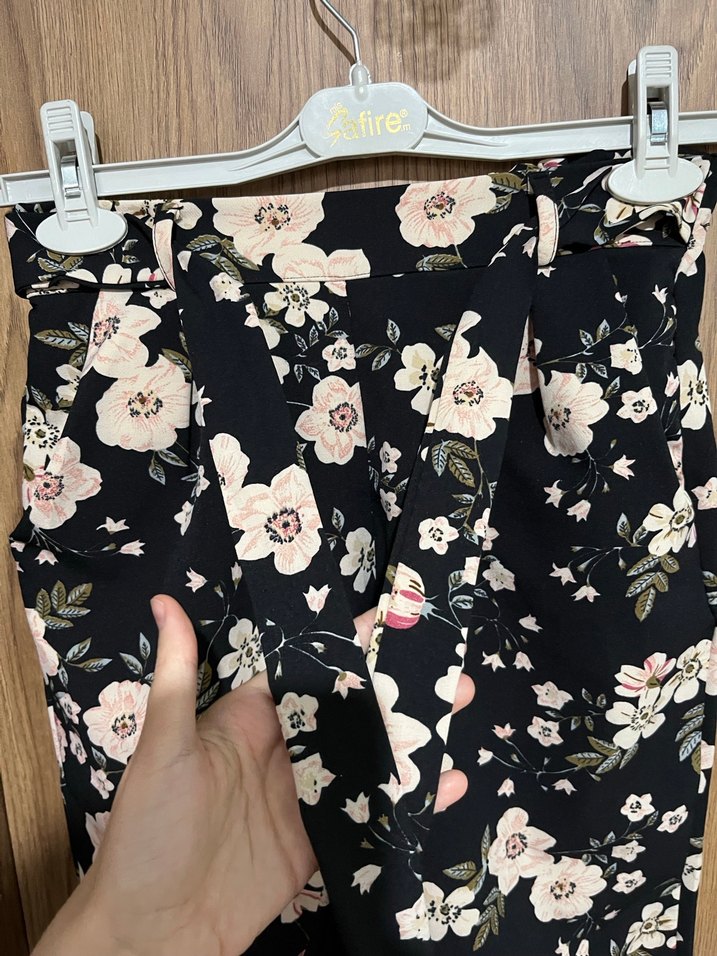Çiçek Desenli Kemerli Kadın Pantolon - Görsel 5