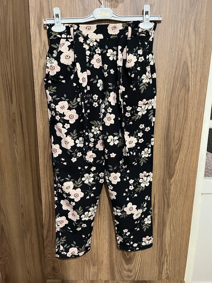 Çiçek Desenli Kemerli Kadın Pantolon - Görsel 3