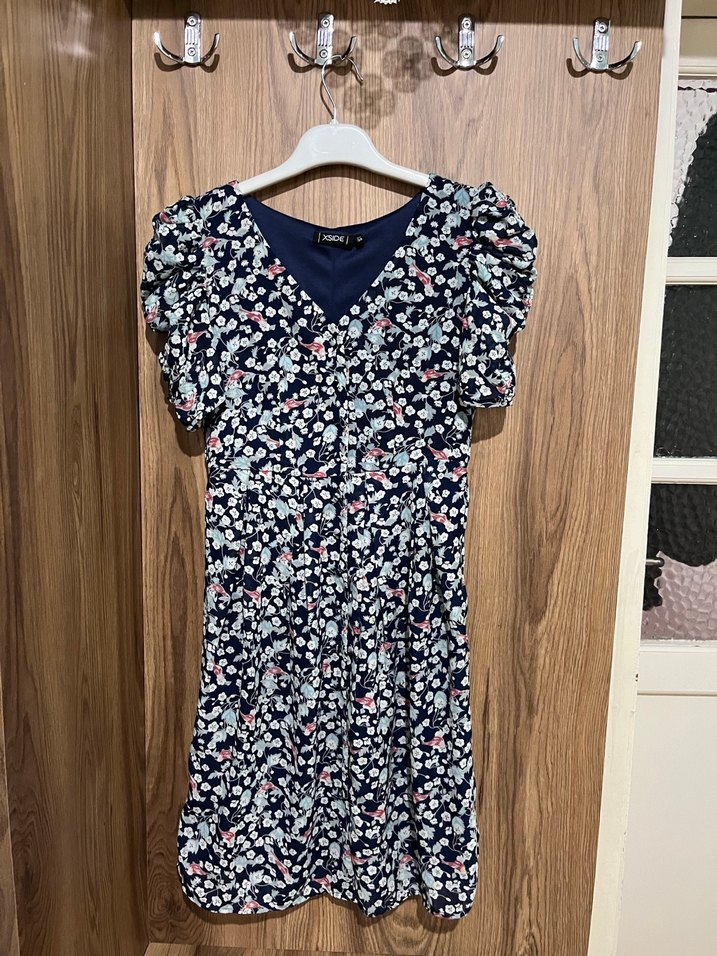 Çiçek Desenli Mini V Yaka Elbise - Görsel 2