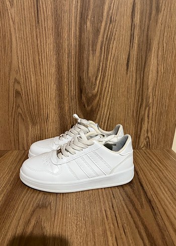 Beyaz Spor Ayakkabı - Görsel 3