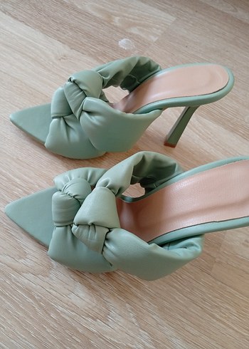 Zara Yeşil Fiyonklu Stiletto Topuklu Kadın Terlik