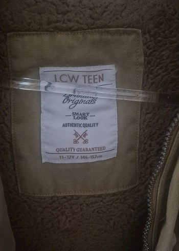 Bej Düğmeli Erkek çocuk parka - Görsel 2