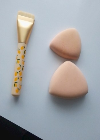 Limon Desenli İnce Fondöten Fırçası ve 2'li Sünger Seti - Görsel 2