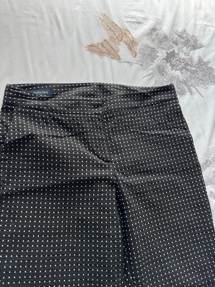 Düğmeli Siyah Puantiyeli Kadın Kumaş Pantolon - Görsel 2