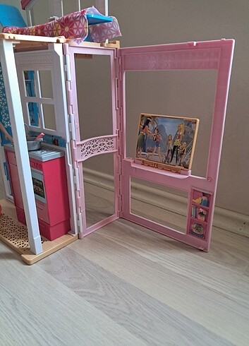 Beden Barbie Evi
