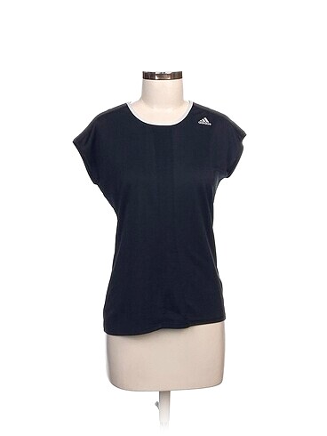 Adidas T-shirt %70 İndirimli.