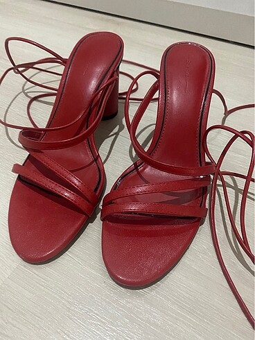 Bershka Kırmızı topuklu sandalet