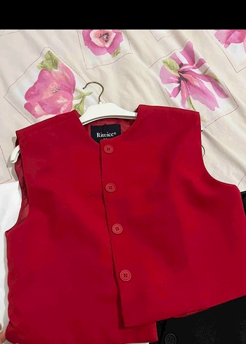 Kırmızı Düğmeli Kolsuz t Yelek - Görsel 4