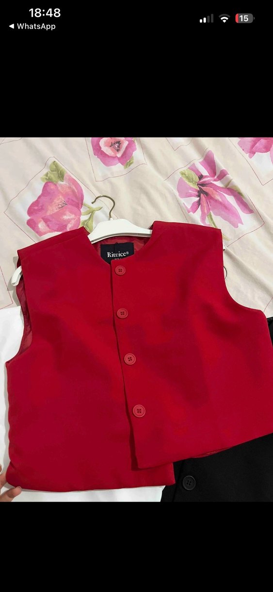 Kırmızı Düğmeli Kolsuz t Yelek - Görsel 4