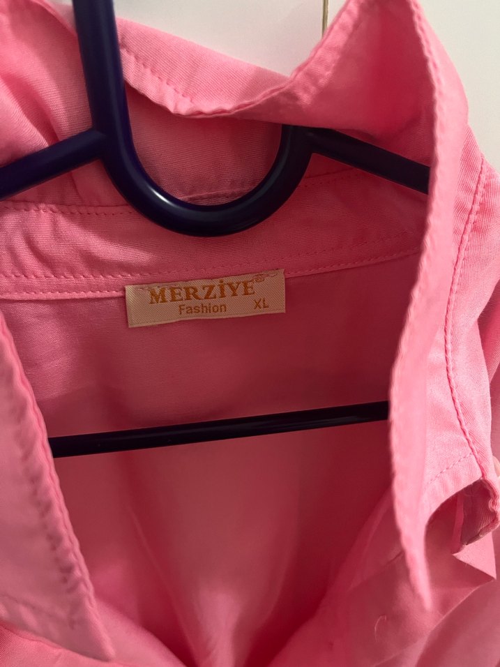 Pembe V Yaka Düğmeli Kadın Gömlek - Görsel 2