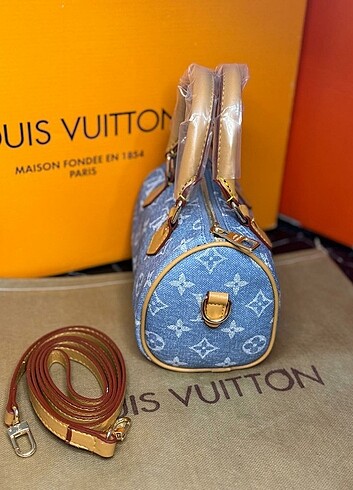  Beden mavi Renk Louis vuitton bayan çanta 