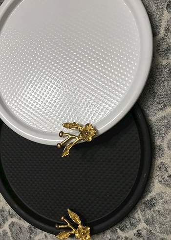 Altın Detaylı Siyah ve Beyaz Yuvarlak Tabaklar - Görsel 4