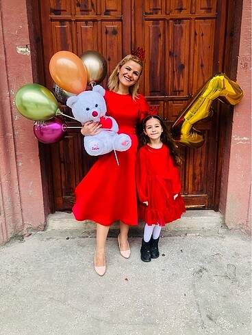 Kirmizi balon kollu abiye