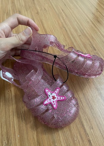 22 Beden Pembe Simli Nakışlı Kız Çocuk Sandalet