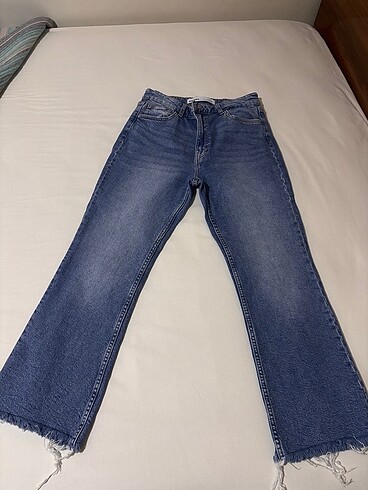 Crop paça püsküllü jean