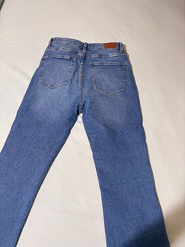 Bershka Crop paça püsküllü jean