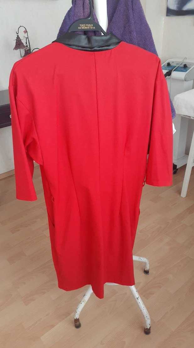 Düğmeli Kırmızı Midi Elbise Siyah deri Yaka 40 beden - Görsel 2