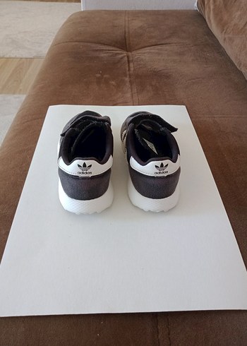 Orijinal Adidas Çocuk Ayakkabı 26no Çok güzel Kaydırmaz Tabanlı