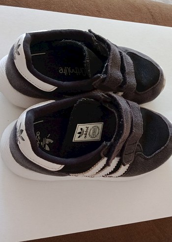 26 Beden siyah Renk Orijinal Adidas Çocuk Ayakkabı 26no Çok güzel Kaydırmaz Tabanlı