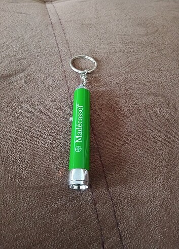 Beden Renk El Feneri Anahtarlık. Mercekli LED ışık Boy:8 cm.