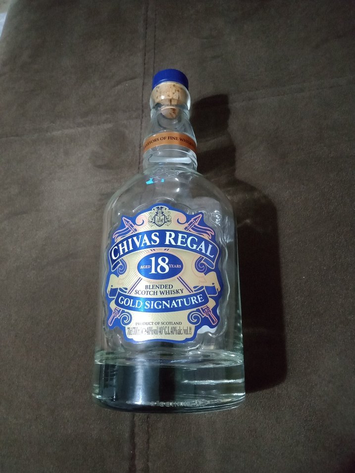 Chivas Regal 18 Yıllık İskoç Viskisi Şişesi orijinal.Mantarkapak - Görsel 4