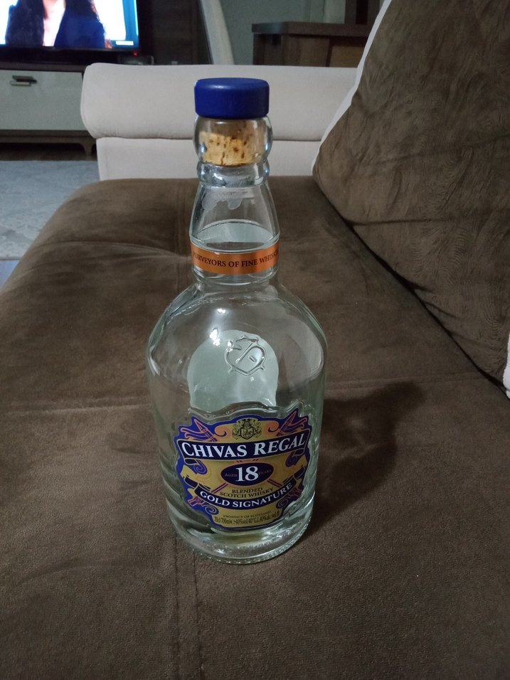 Chivas Regal 18 Yıllık İskoç Viskisi Şişesi orijinal.Mantarkapak - Görsel 5