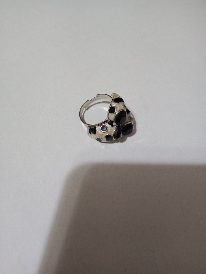 İthal kaliteli taşlı özel işlemeli harika görünümlü bir yüzük - Görsel 3