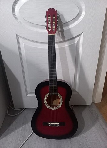 Klasik orta boy gitar