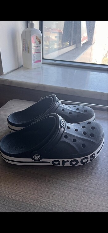 38 Beden siyah Renk ORJ CROCS TERLİK