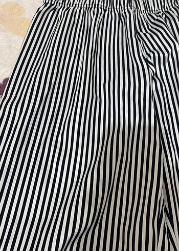 s Beden Kadın Siyah-Beyaz Çizgili saten pijama
