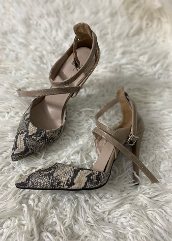 Diğer Yılan Desenli Bej Stiletto Topuklu Kadın Ayakkabı