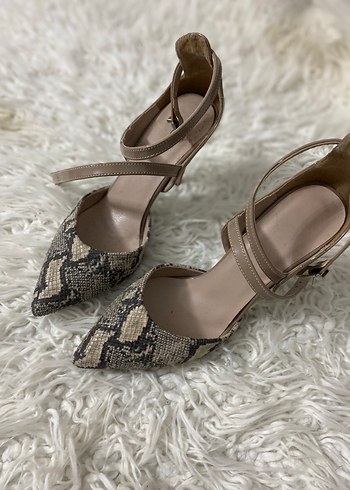 39 Beden Yılan Desenli Bej Stiletto Topuklu Kadın Ayakkabı