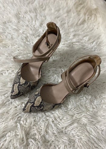 Yılan Desenli Bej Stiletto Topuklu Kadın Ayakkabı