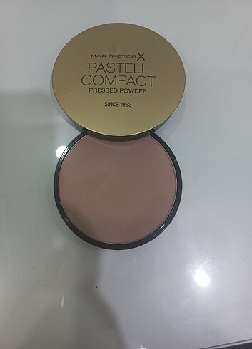 Beden Max Factor Pudra