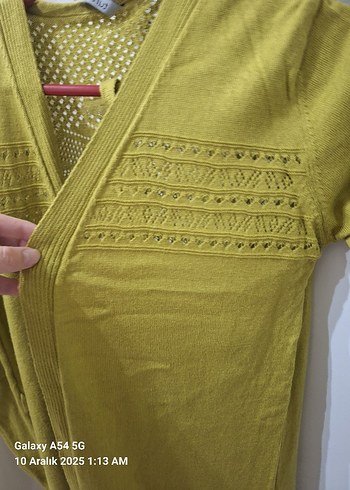 Uzun Kollu Sarı Nakışlı Örgü Hırka - Görsel 3