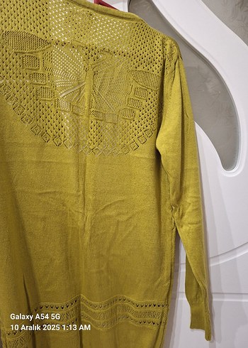 Uzun Kollu Sarı Nakışlı Örgü Hırka - Görsel 4