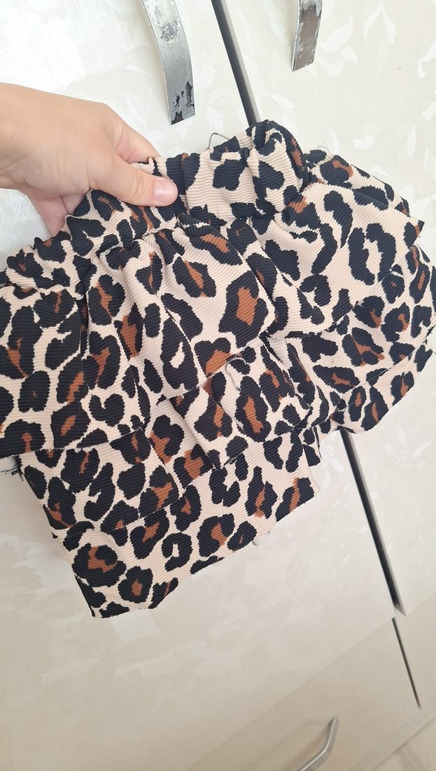 Kahverengi Leopar Desenli Fırfırlı cocuk Kıyafeti - Görsel 2