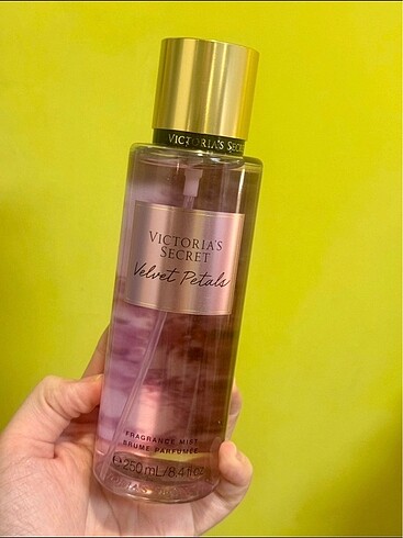 Victoria?s Secret Velvet Petals Vücut Spreyi