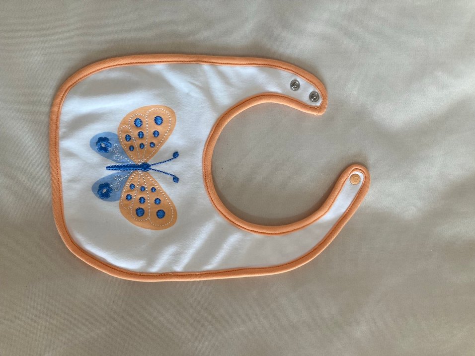 Renkli Kelebek Desenli Bebek Önlüğü - Görsel 2
