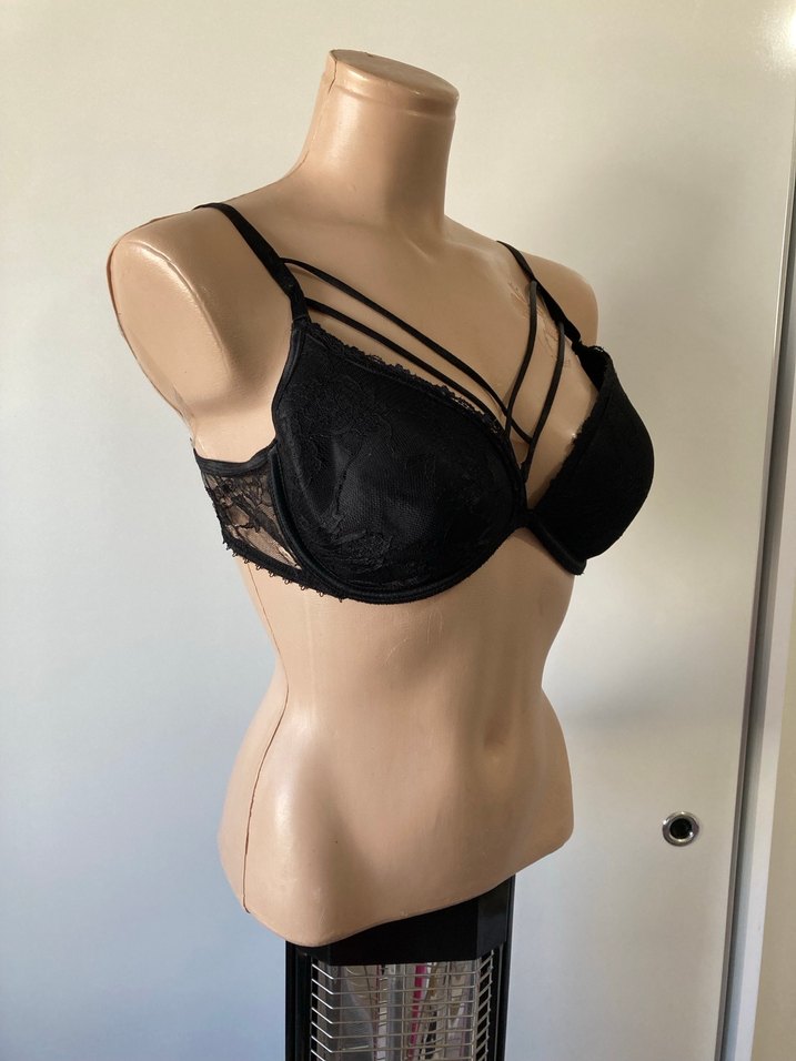 Siyah Gotik Tasarımlı Sütyen - Görsel 2