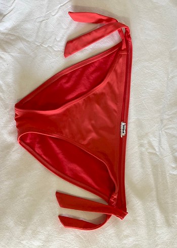 Nar çiçeği
Bağlamalı Kadın Bikini Altı - Görsel 2