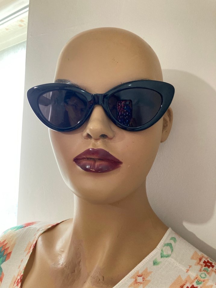 Siyah retro model kadın güneş gözlüğü - Görsel 3