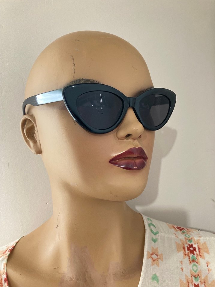 Siyah retro model kadın güneş gözlüğü - Görsel 2