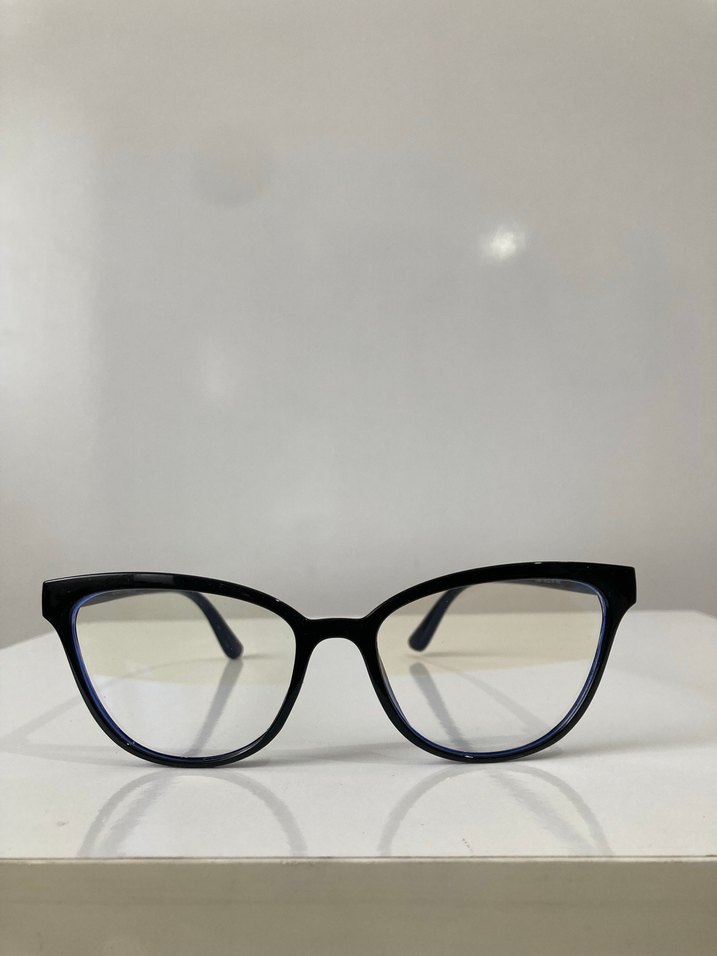 Mavi Işık Korumalı Siyah Çerçeveli Gözlük - Görsel 4