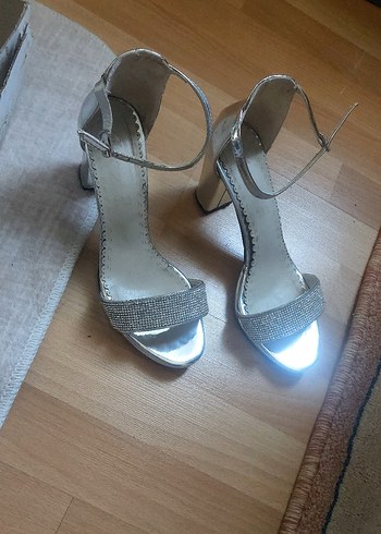 Gri boncuklu Kadın Stiletto Topuklu Ayakkabı