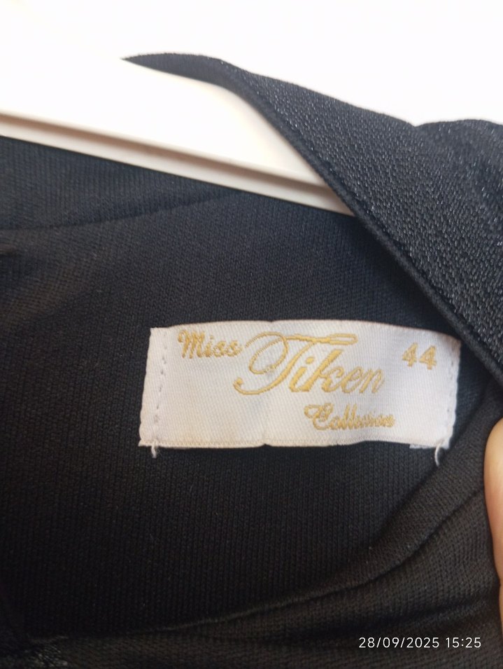 Uzun Siyah Elbise Yüksek Yakalı - Görsel 4