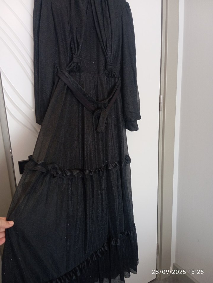 Uzun Siyah Elbise Yüksek Yakalı - Görsel 3