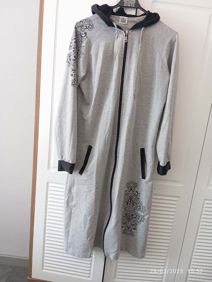 Gri Uzun Kollu Nakışlı Kadın Uzun Boy kapüşonlu kap - Görsel 3